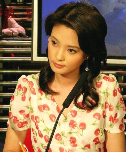 41岁央视主持人刘芳菲素颜生活照曝光 不施粉黛显端庄 41岁央视主持人刘芳菲素颜生活照曝光 不施粉黛显端庄