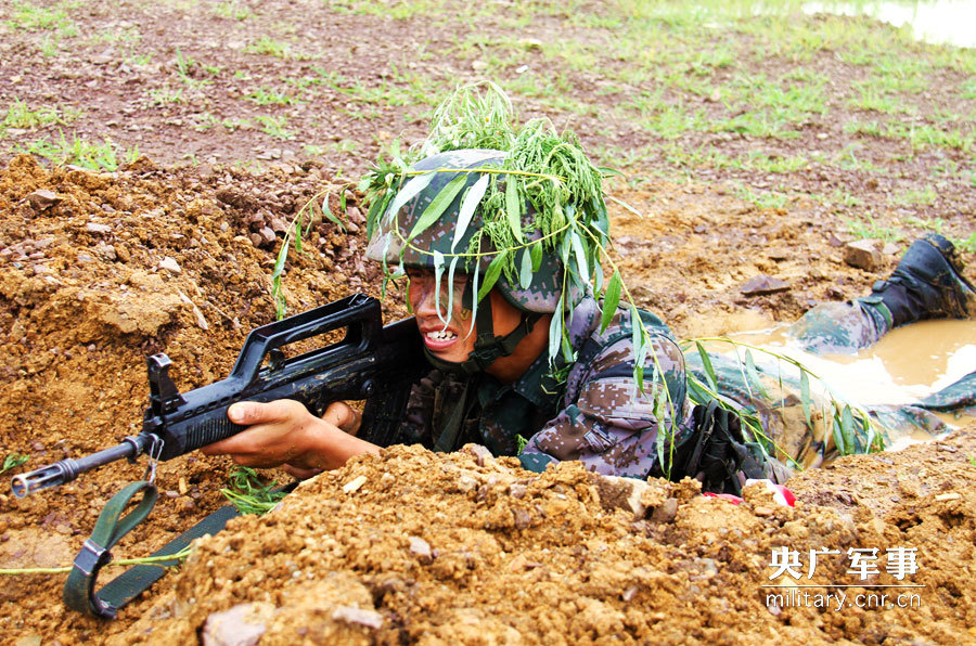 锁定目标的步枪手。杨宸琇 摄