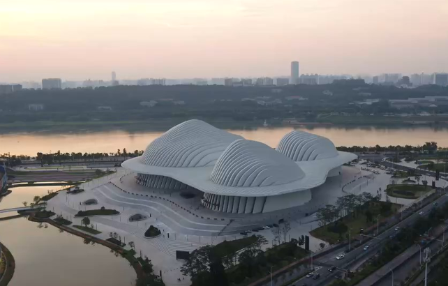 南宁新名片：广西文化艺术中心“高贵不贵”