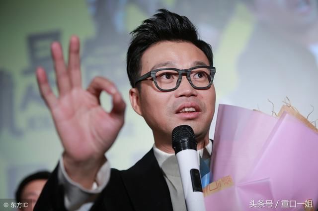 王迅出生于四川成都,曾经跟随过侯宝林徒弟杨紫阳学习过相声,有"巴蜀