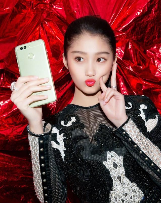 关晓彤卸妆后照片,20岁的关晓彤长得像40岁,鹿