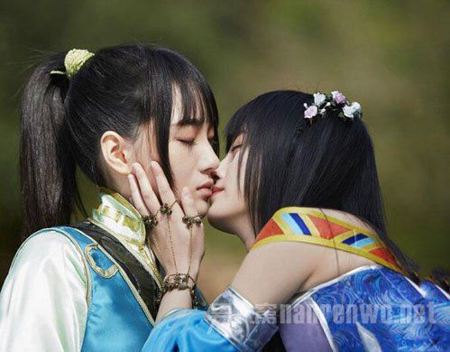 鞠婧祎被吻照片是怎么一回事?鞠婧祎赵嘉敏是