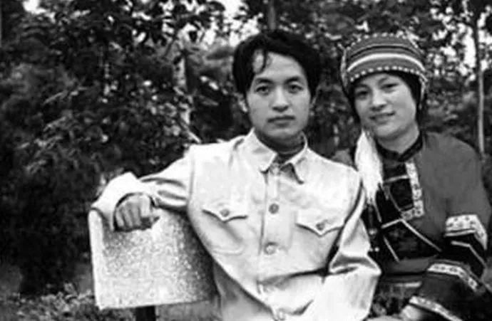 【秉烛夜读】一首诗一个故事--怀念顾城