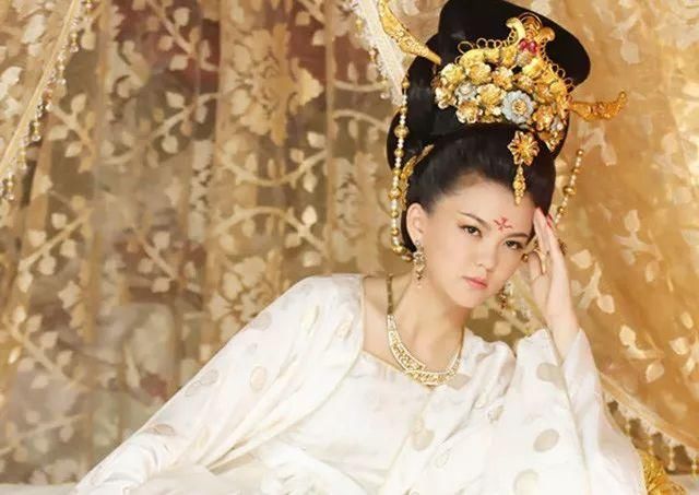 武则天的风流老妈:44岁下嫁,57岁守寡,80多与