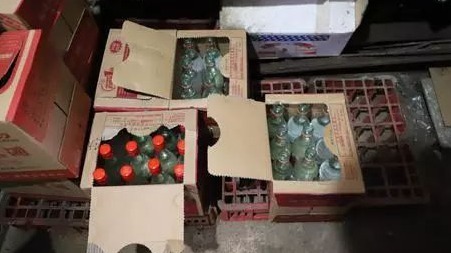 他 3 次潜入餐厅开了 150 瓶酒 只是为开瓶扫码赢红包 他 3 次潜入餐厅开了 150 瓶酒 只是为开瓶扫码赢红包