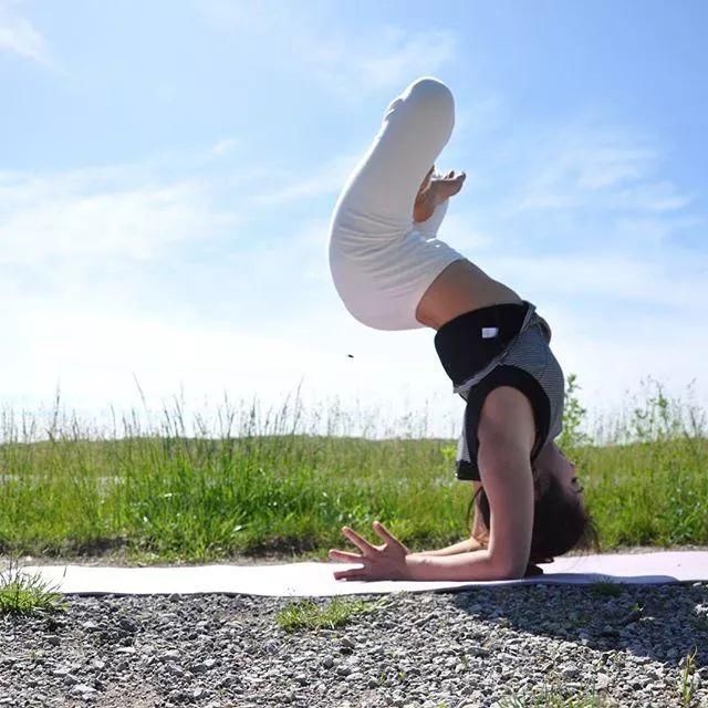 练瑜伽和不练瑜伽的女人,每天身体状态是不一