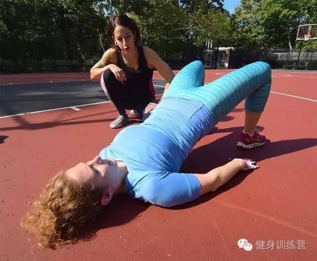 女生不去健身房,在家健身最适合做什么动作?