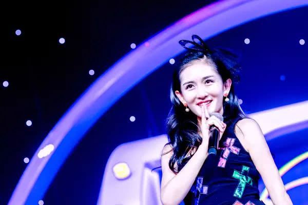 其实韩国的爱豆们不是穷,而是这种情况