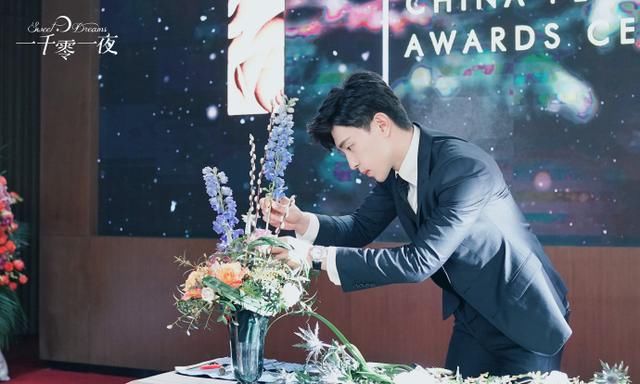 《一千零一夜》傲娇邓伦为小哭包热巴绑头发,