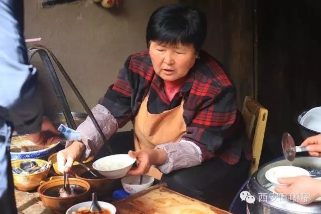 礼泉烟霞镇 袁家村 三字是时任国家领导人华