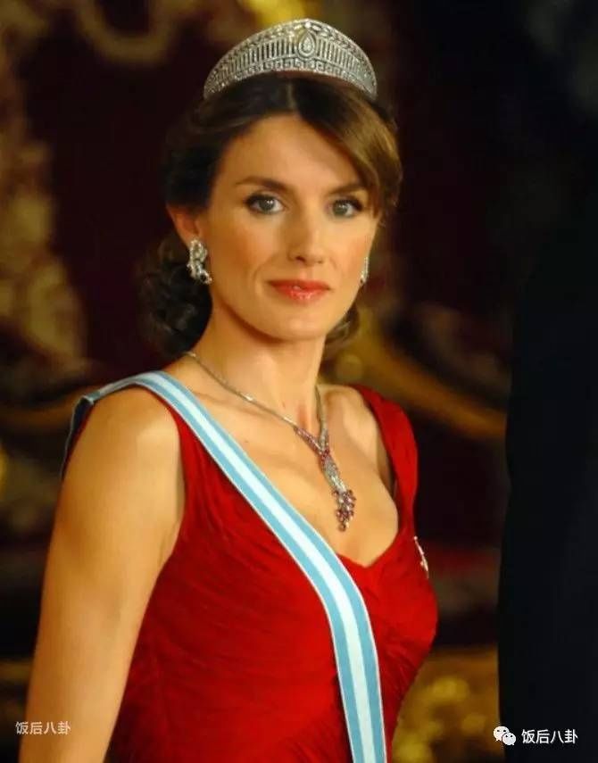 平民出身, 黑历史不少, 但二婚的她依旧逆袭成了西班牙王后