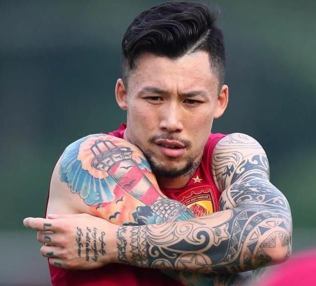 足协应该学学! 张继科纹身赛场意外暴露 看看刘国梁是怎么处理的