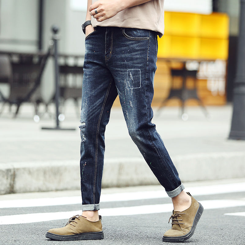 别再穿休闲裤了,今年男士流行牛仔裤+豆豆鞋,