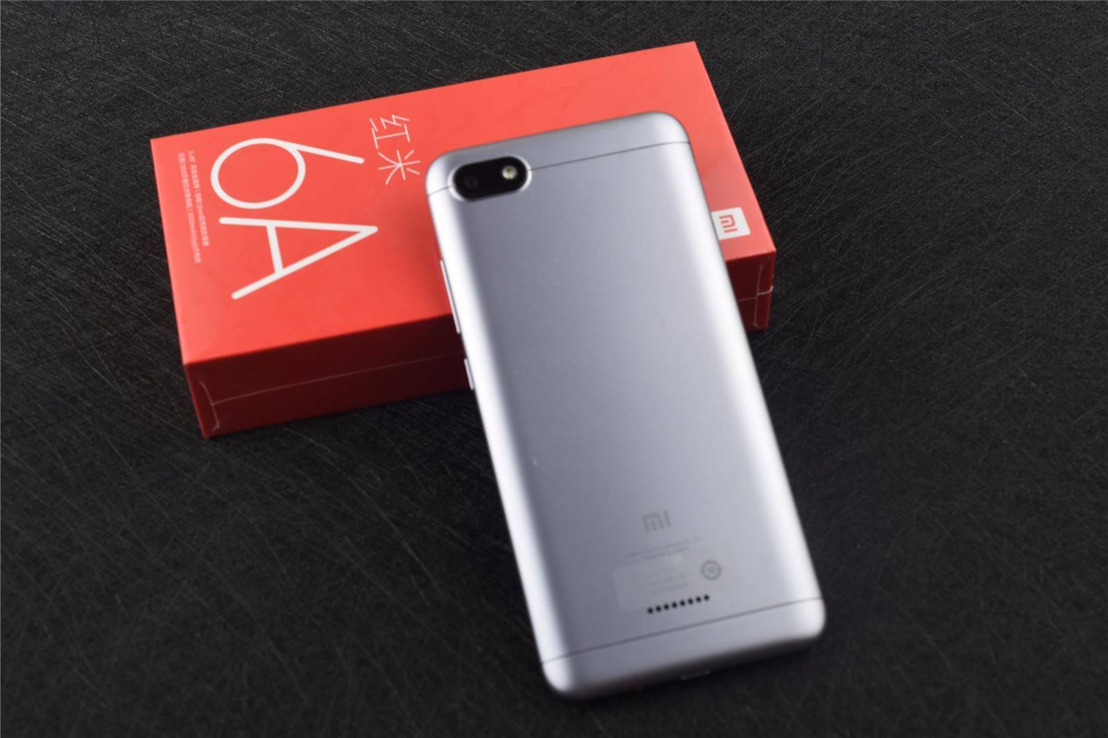 小米史上最便宜的18:9全面屏手机,1300万仅售