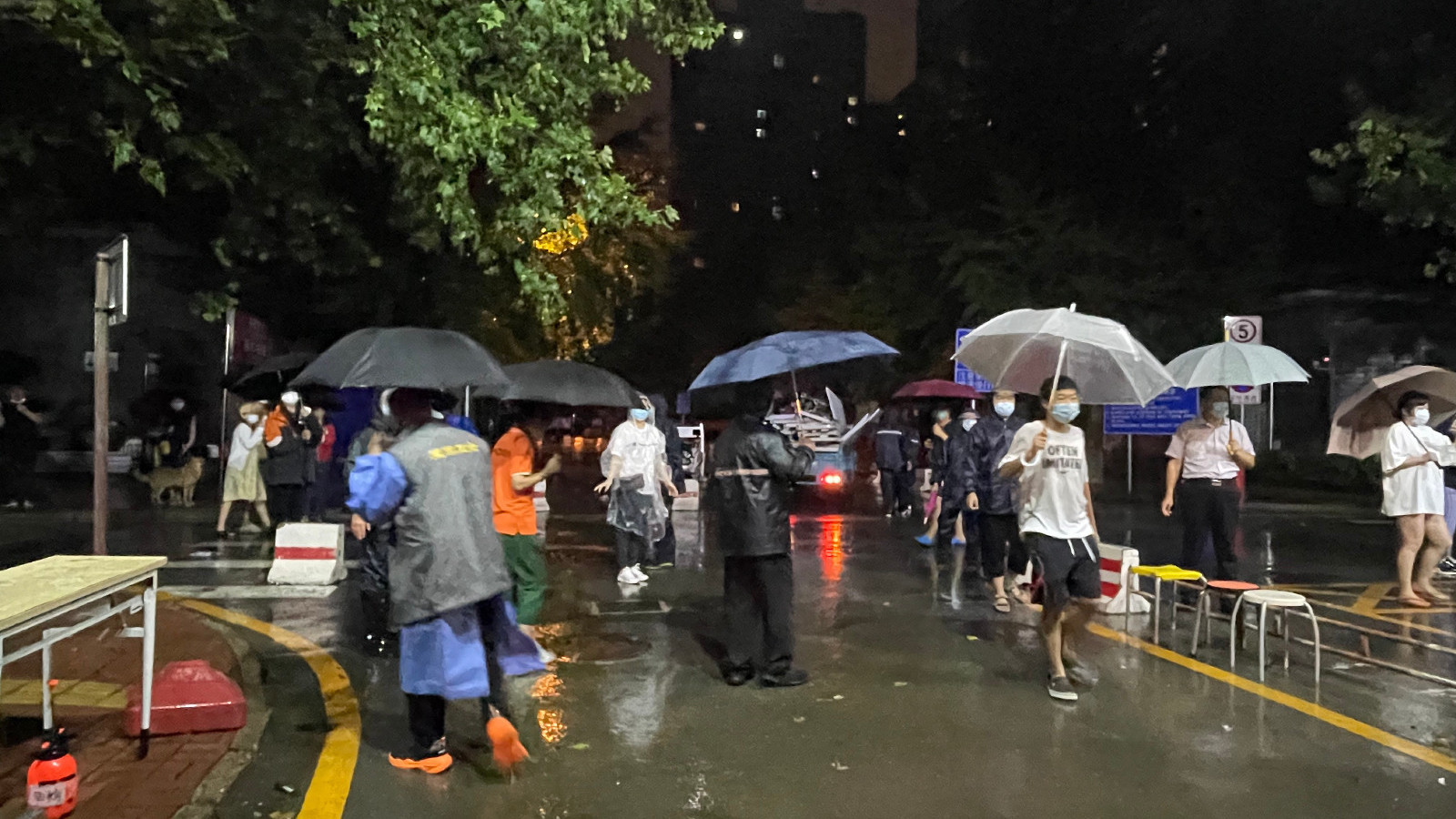 封闭小区清零！8月24日零时 雨中直击北京国风上观、国风北京小区解封