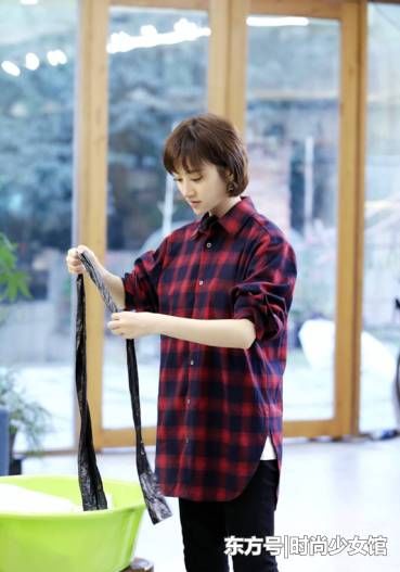 景甜穿男友衣服现身春晚彩排现场,能把安踏穿