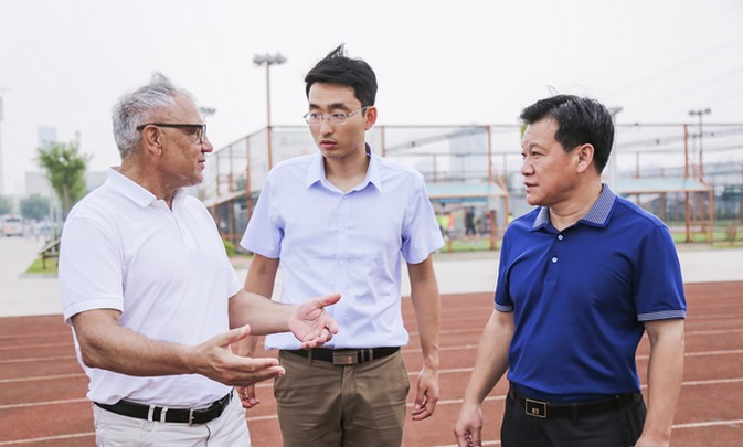 山东鲁能泰山足球队主教练马加特来滨州考察