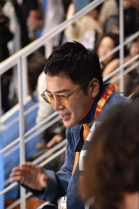 这还是你们的欧巴张根硕?发福严重成胖大叔,变成路人差点认不出