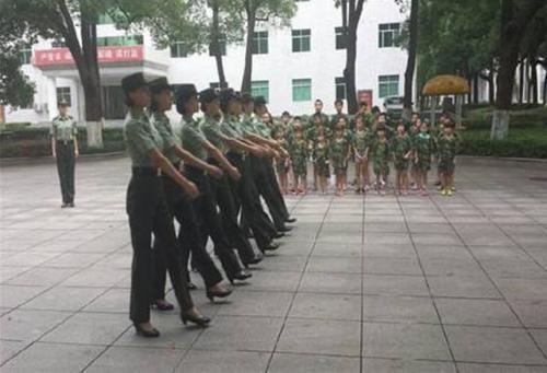 在军队中, 什么级别的干部才有资格住进军区大