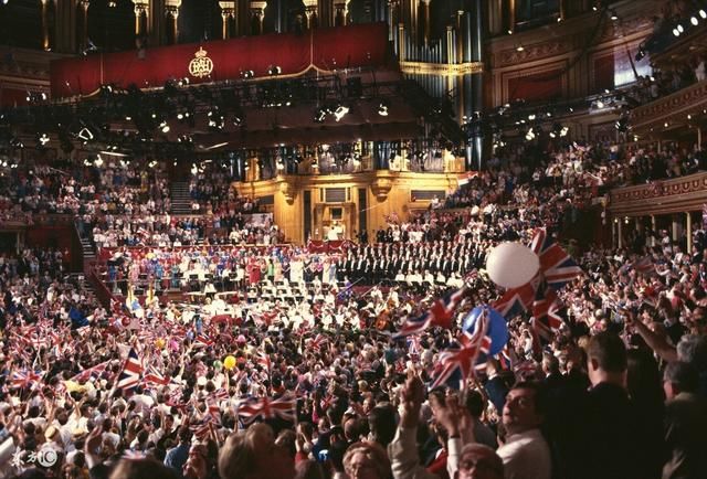 致女诗人幽林石子生日怀想(藏头诗)