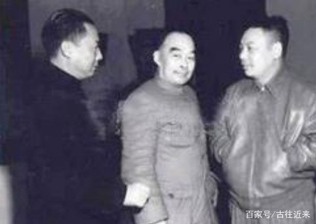 农民到少将跟戴笠毛人凤齐名,晚年回大陆题了