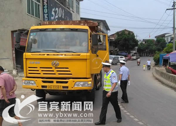 交管一大队开展专项整治 从严处罚扬尘污染