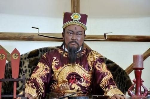 包拯白天断案,晚上却是另外身份,被世人传颂