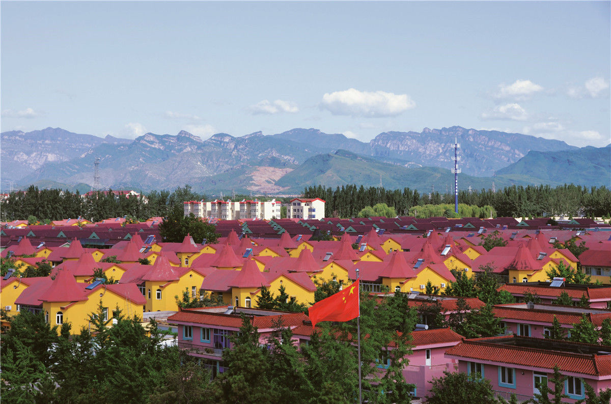 韩村河村,一个曾经晴天尘土飞扬,雨天道路泥泞的村子,而今发展成了