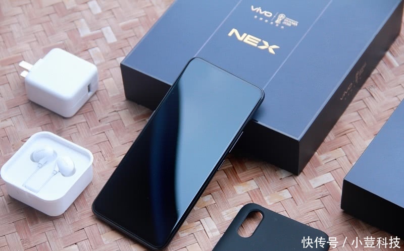 为什么iPhoneX可以没下巴,vivo、OPPO却做不