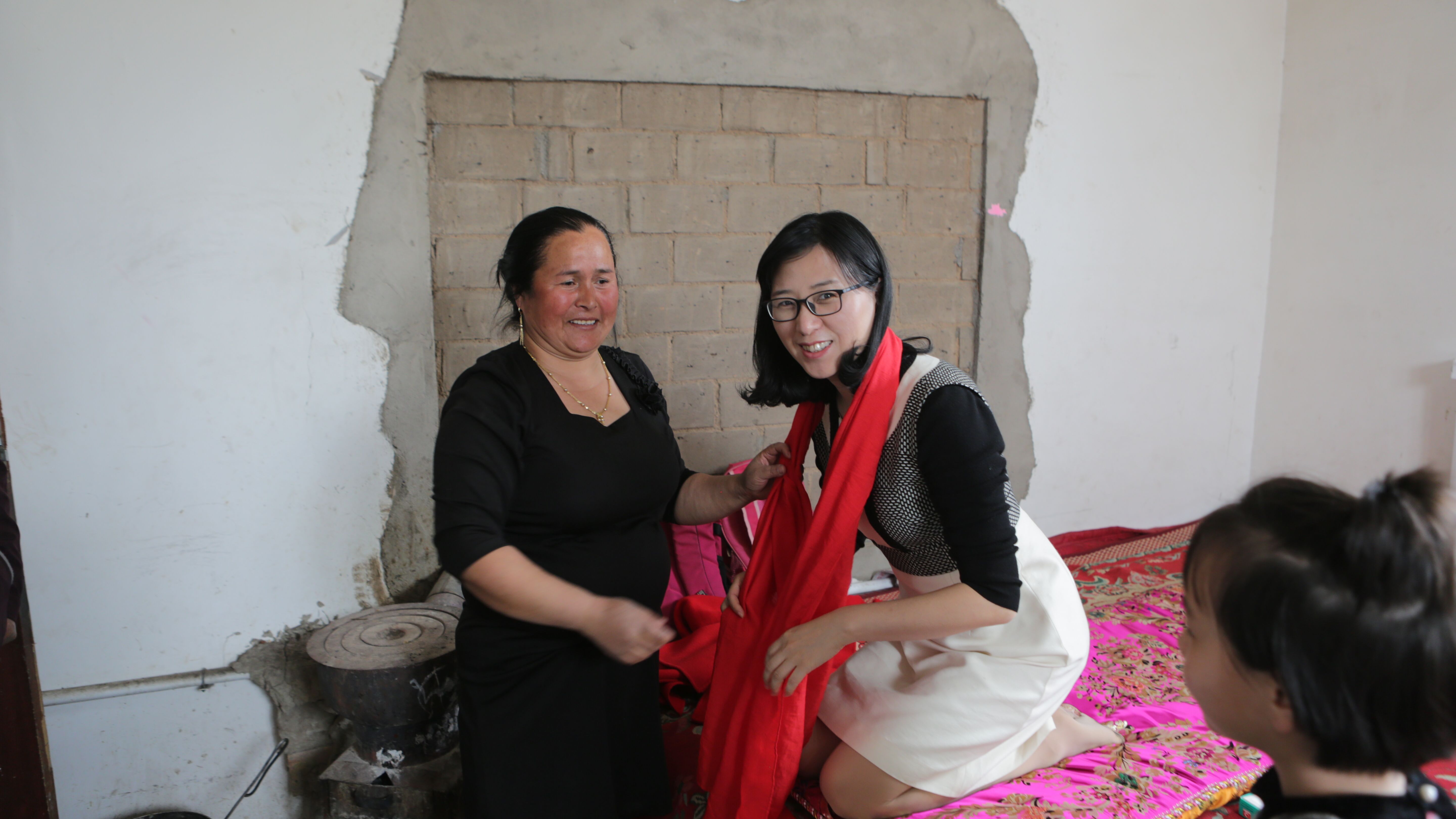 杭州80后女博士后祖国边疆传播国学 荣获阿克