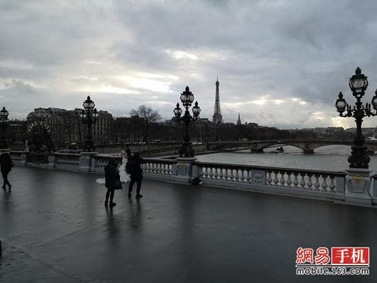 华为P20 Pro真机评测:高颜值机皇降临 三摄拍