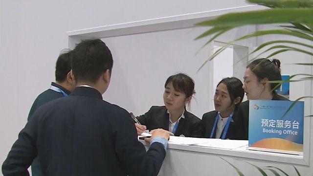 二百余名志愿者服务一带一路论坛新闻中心 二百余名志愿者服务一带一路论坛新闻中心