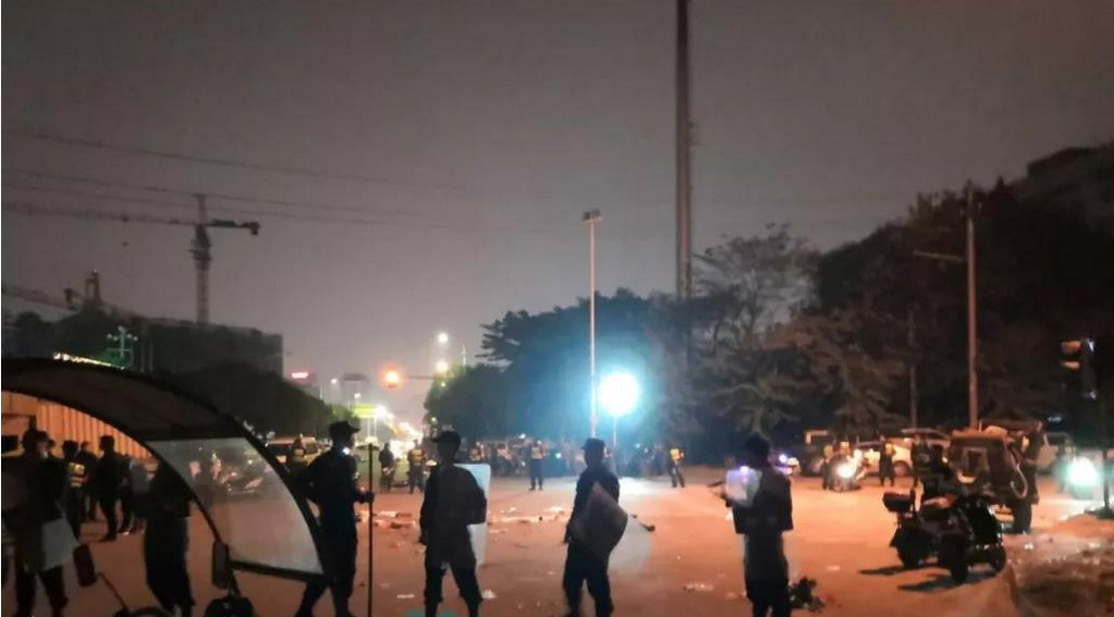 福州一男子持刀划伤路人 致1死19伤