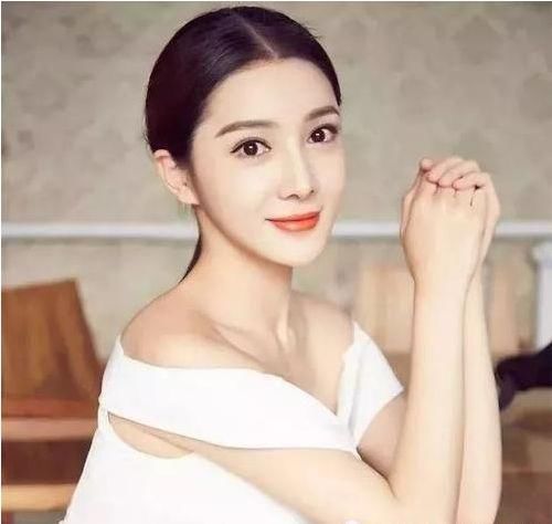 《乡村爱情》中扮演杨晓燕 现坠楼裸死在草丛 现今死因成谜