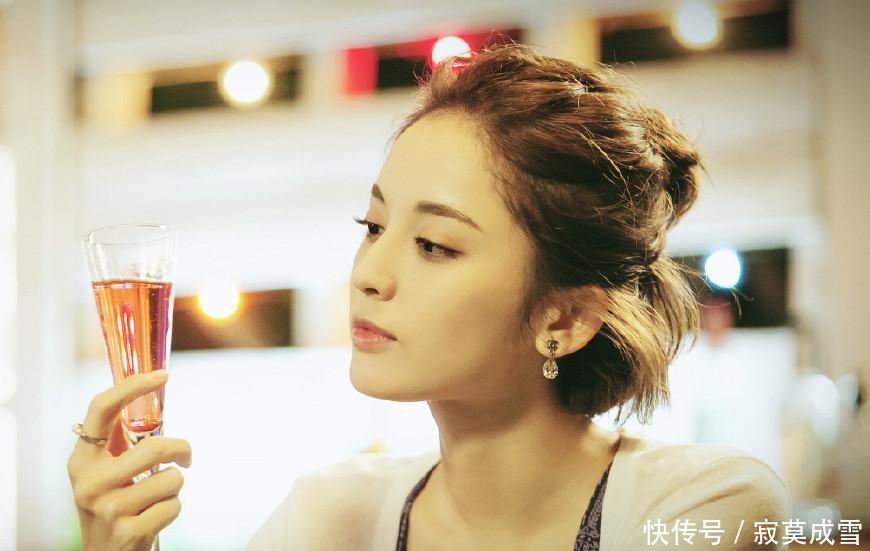 看了郑爽的泳装,再看古力娜扎的,想说:张翰这福