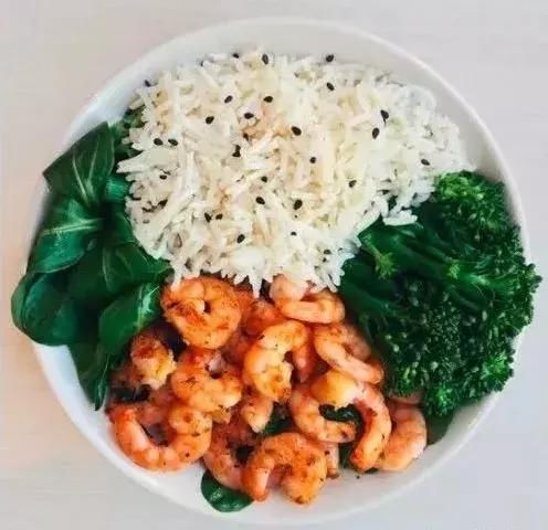 看完这位佛系小哥的养生餐食谱…感觉自己吃的