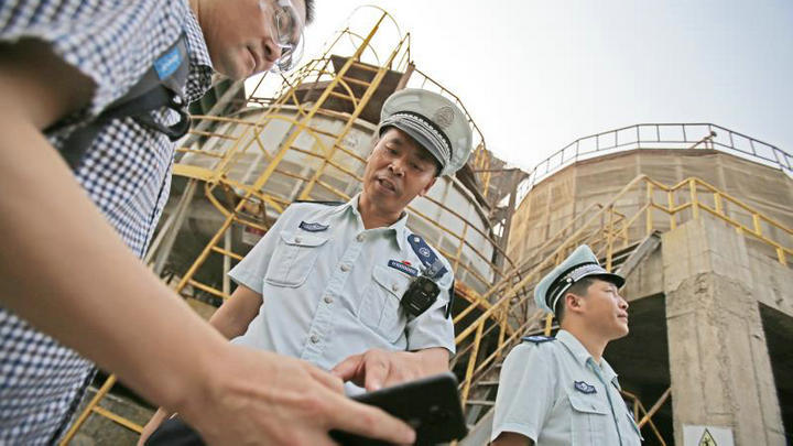 一微克行动：停车场垃圾堆积餐馆油烟扰民怎么办