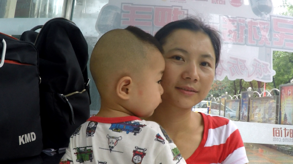 市民对话一把手:孩子看病难 医院排队伤不起 市民对话一把手:孩子看病难 医院排队伤不起