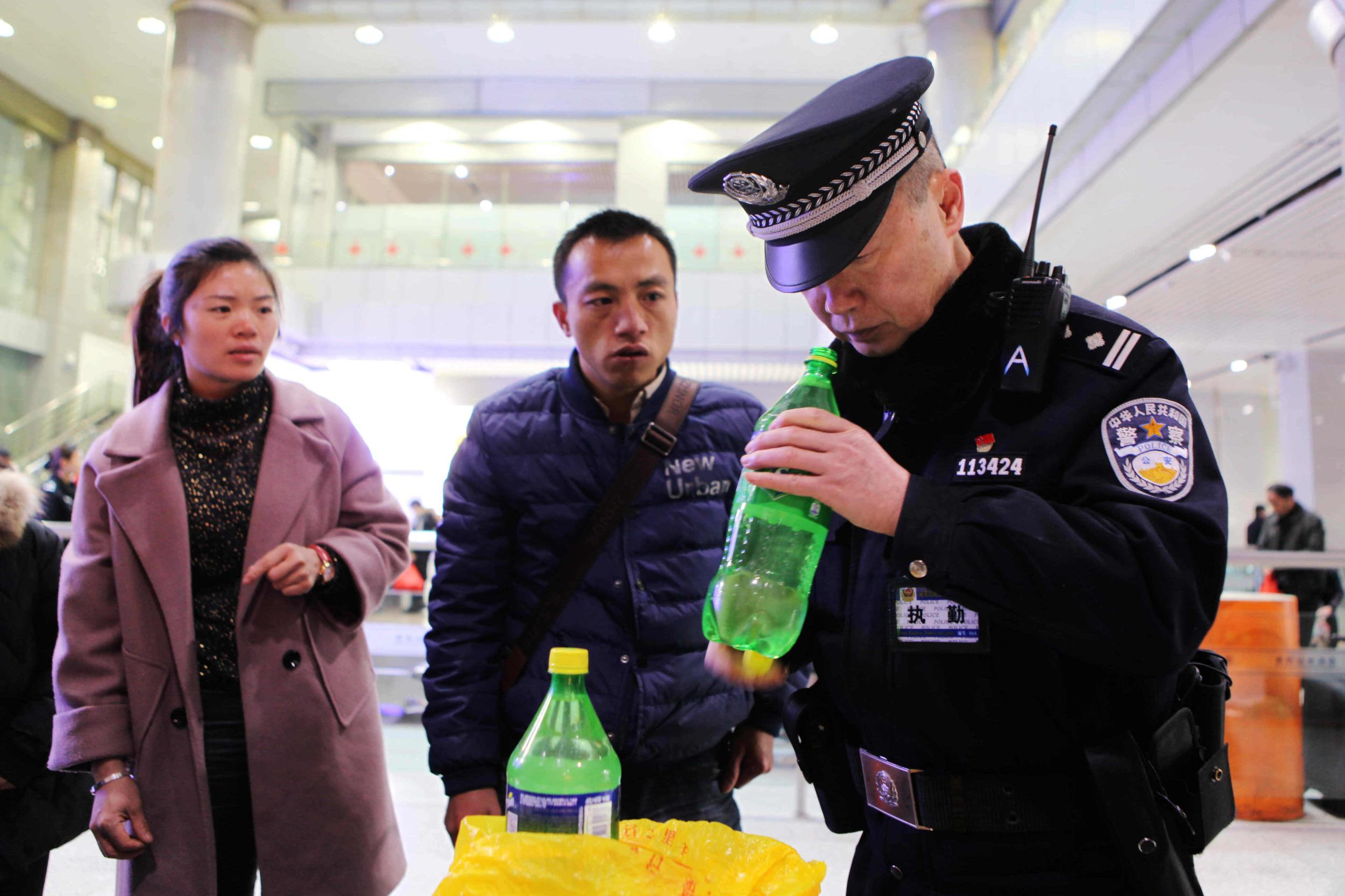 外出务工流,大中院校学生流叠加的情况,贵阳铁路公安处全员上岗,提升