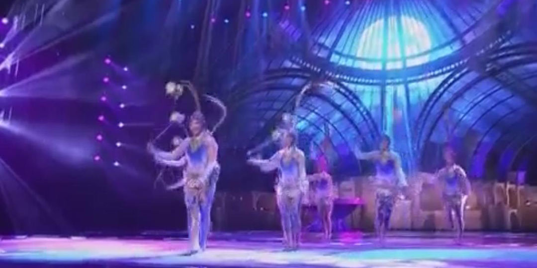 中国杂技团 《俏花旦-集体空竹》 中国杂技团 《俏花旦-集体空竹》