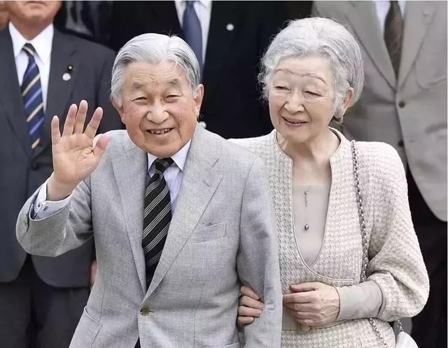 为什么日本天皇可以做到万世一系 统治家族从没变过? 为什么日本天皇可以做到万世一系 统治家族从没变过?