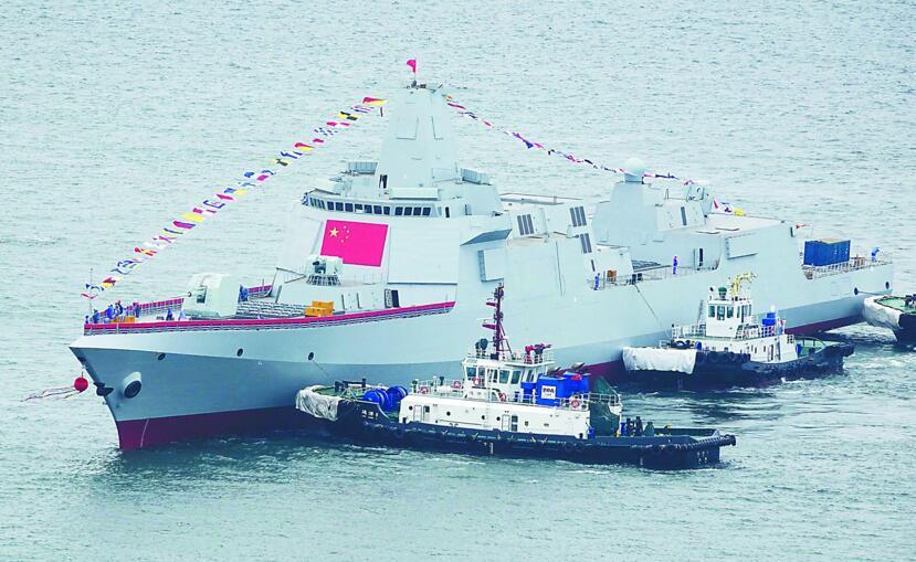 资料图:新造的055驱逐舰下水