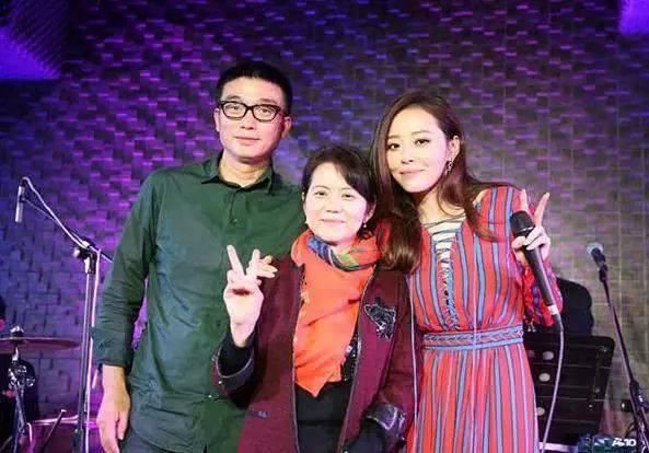 张靓颖婚变,婚后生活生不如死,她为什么还深爱