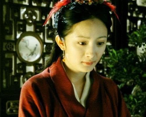 杨幂17岁青春照曝光,网友:明明一张嫩牛五方脸