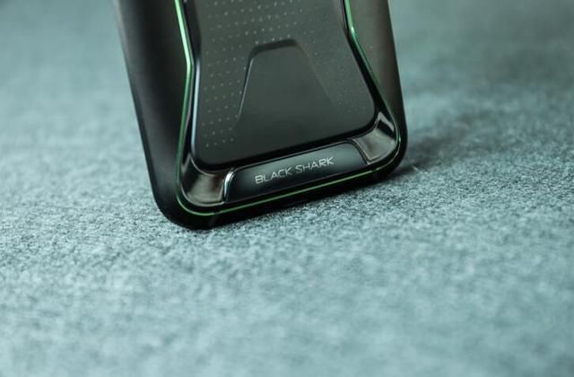 玩游戏 吃鸡用哪款手机比较好?黑鲨游戏手机