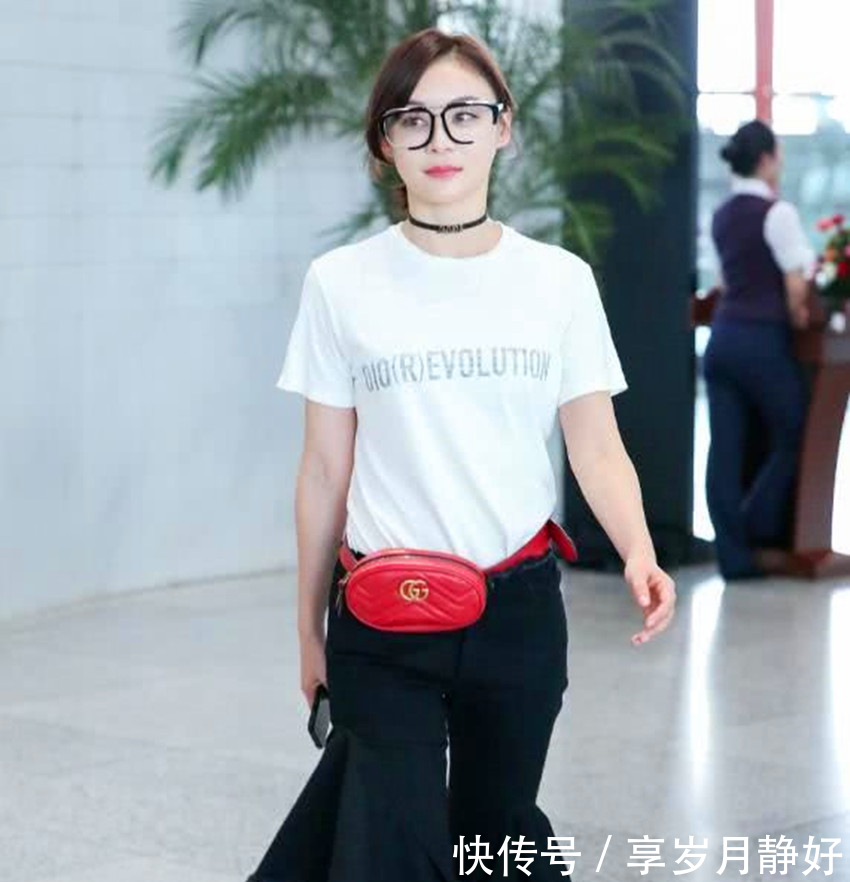 袁姗姗罕见这么时髦,竟然把喇叭裤穿成裙子,网