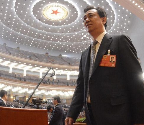 广东第一富豪,为人低调坐拥2900亿身价,慈善公