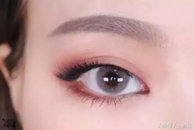 她们靠单眼皮美成东方高级脸,割成欧式大双的