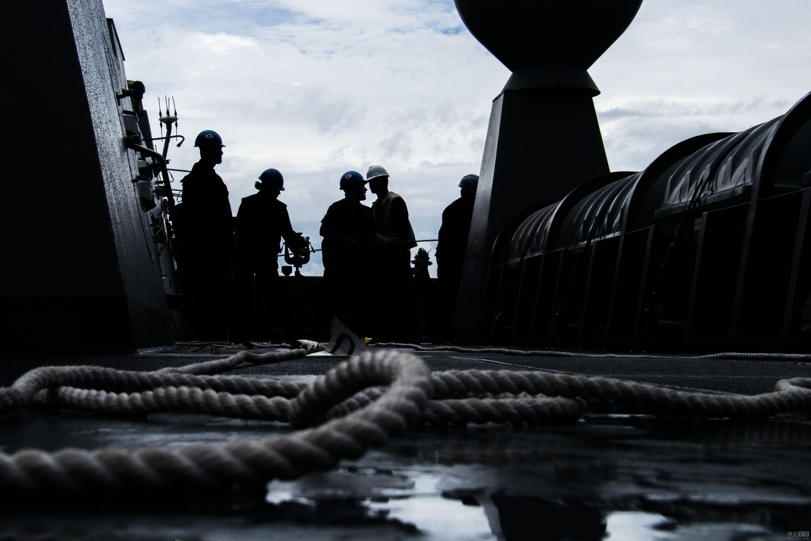 10月14日美国海军黄蜂级两栖攻击舰“好人理查德”号(LHD 6)和惠德贝岛级船坞登陆舰“日耳曼城”号（LSD 42）及两艘伯克级驱逐舰和两艘补给舰组成的舰队继续在南海训练。