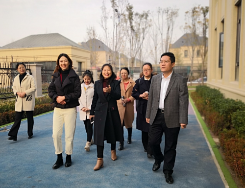 鲁疆携手互助共开幼教之花 文华幼儿园迎接第一幼儿园教师观摩交流(图1) 鲁疆携手互助共开幼教之花 文华幼儿园迎接第一幼儿园教师观摩交流(图1)